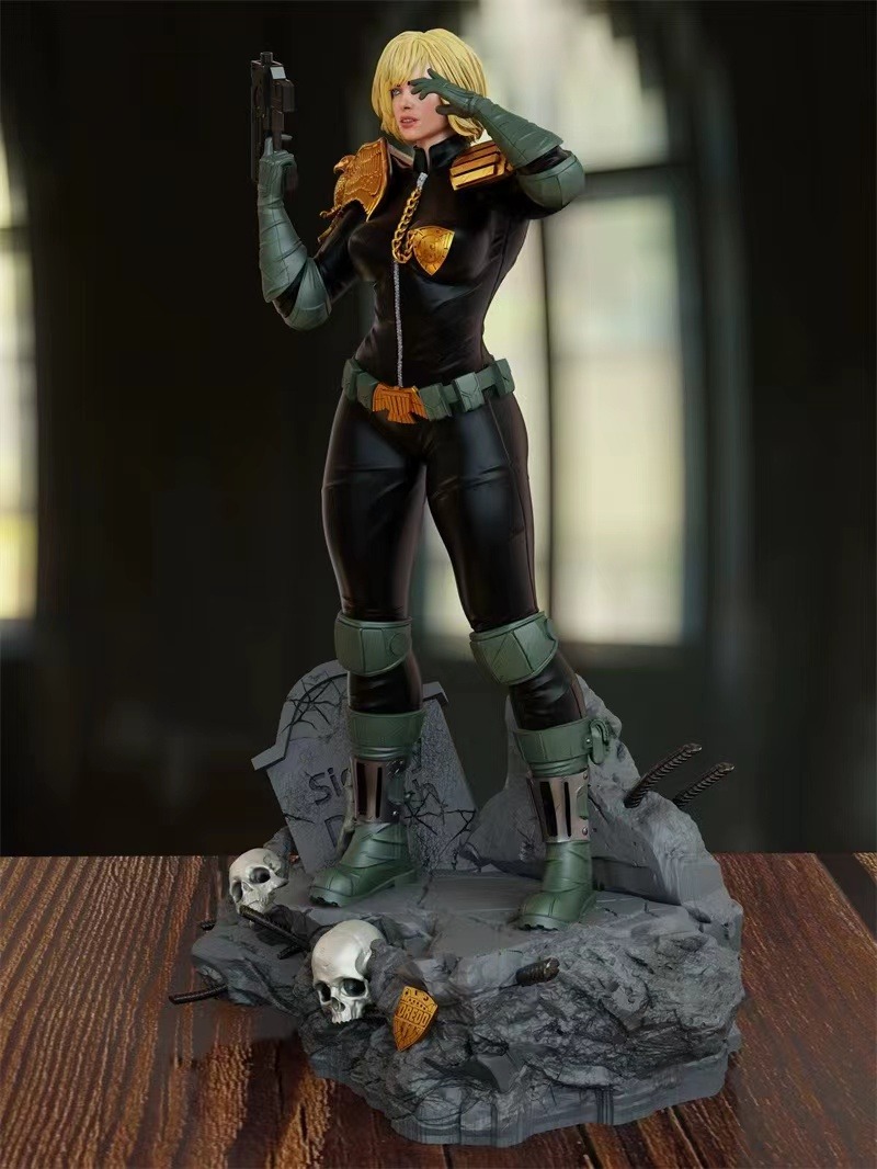 Maßstab 1:24. Cassandra Anders – Model Kit Judge Bewertung und Preis